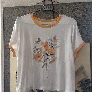 Arizona Jean Company Women's White and Peach Floral Tee. XXL